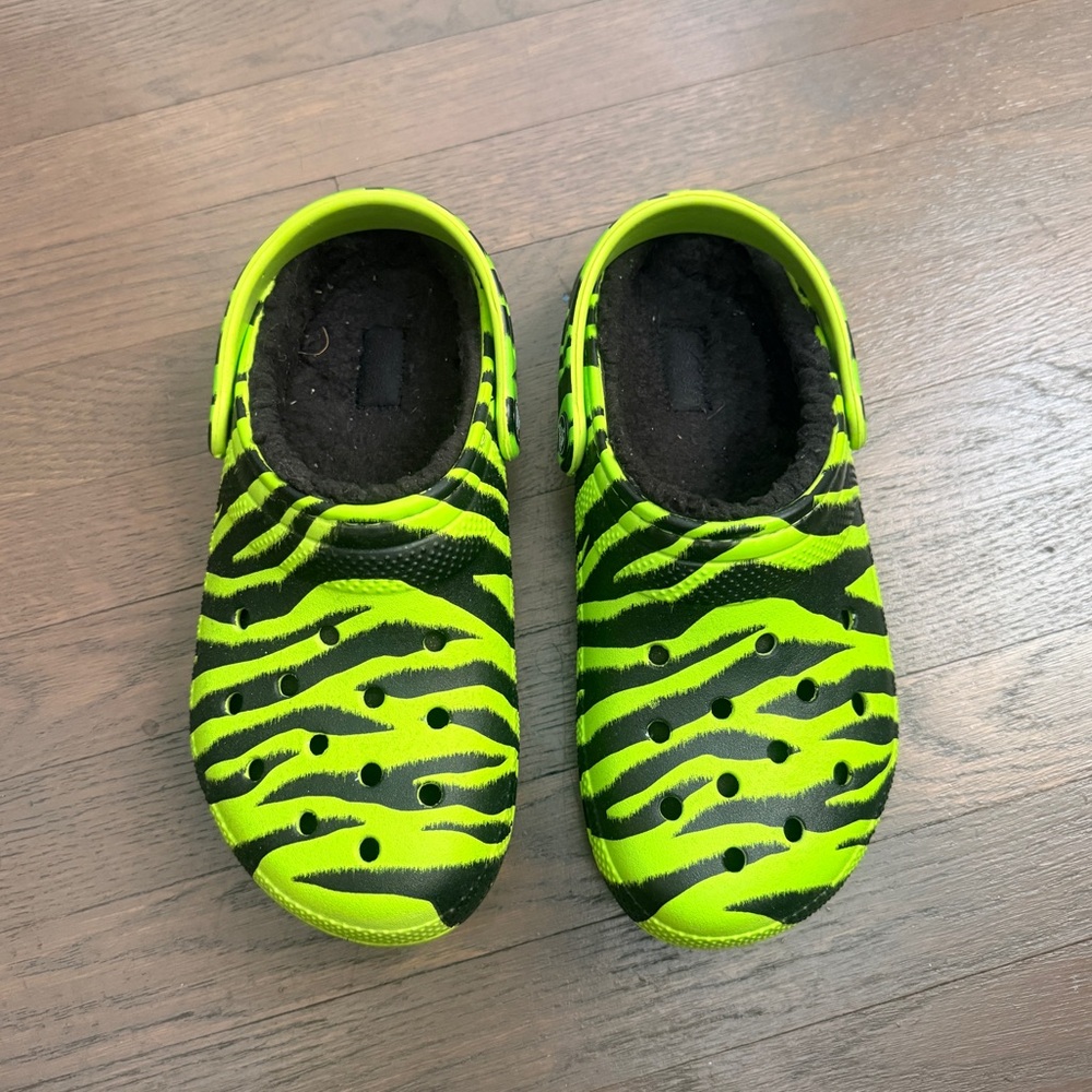 Crocs Classic Lined Animal Zebra Print Clog Lime Punch/Black W7